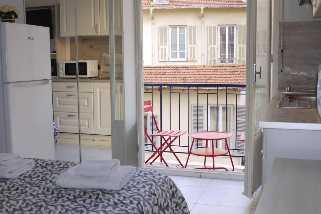 Dream - A Flat With Balcony At 300m From The Apartment